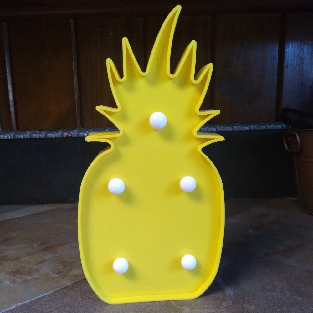 Yellow Pineapple Light